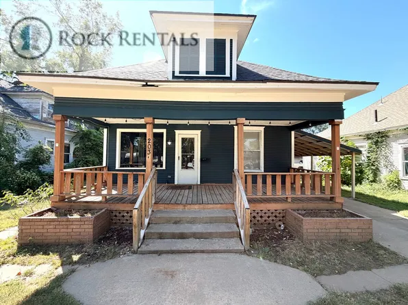 203 E 11th Ave, Hutchinson, KS 67501