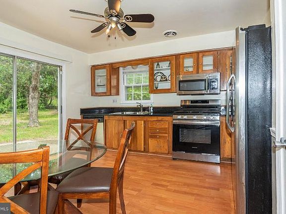 4th image of 8425 Thornberry Dr W
