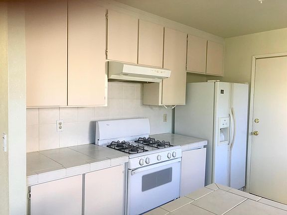 3rd image of 2040 Lavonne Ave