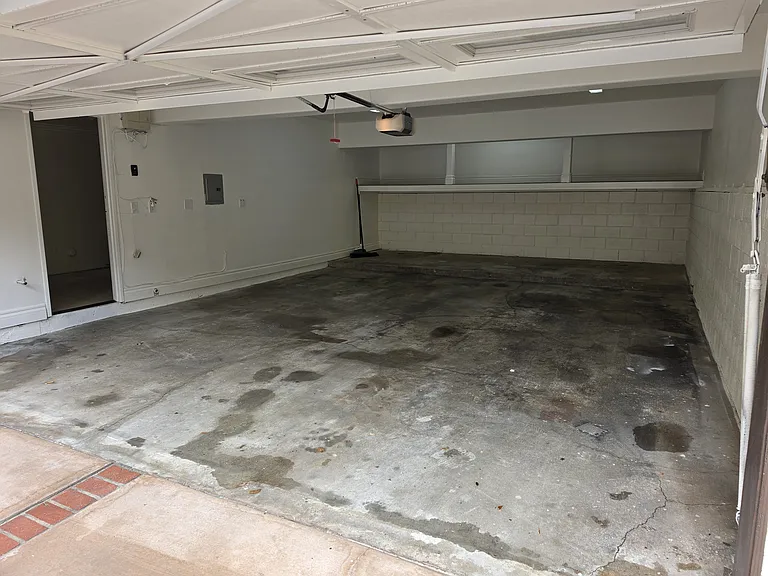 2516 Graham Ave #4 — Photo 11