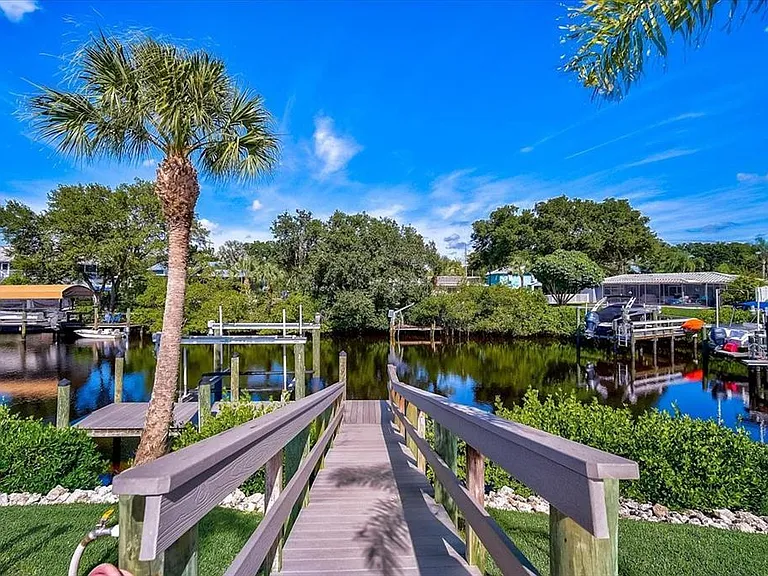 670 Coral Dr — Photo 10