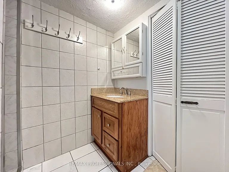 94 Bremen Ln #BASEMENT — Photo 13