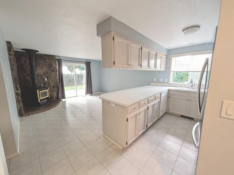 566 Sunwood Dr NW — Photo 6