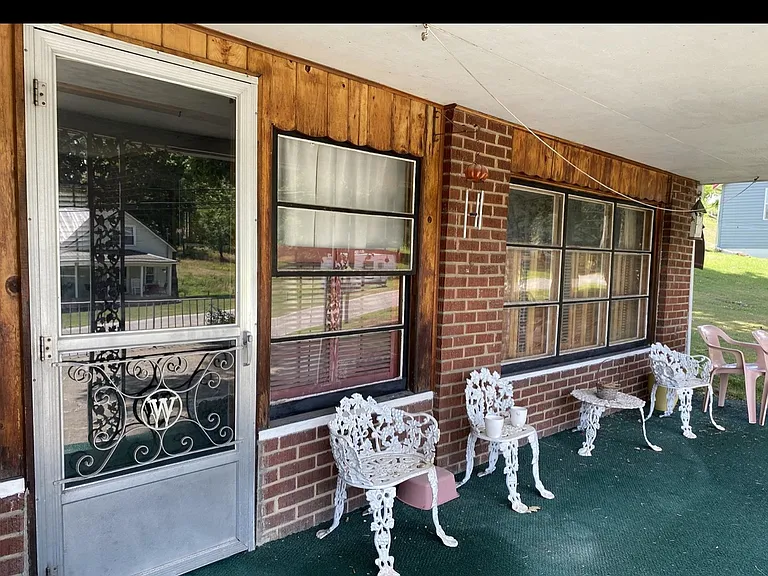 598 Brown Ave — Photo 30