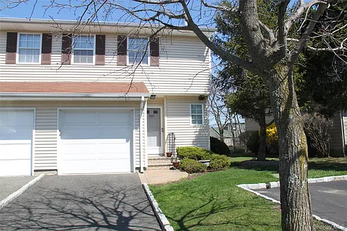 100 Woodlake Dr W Photo 1