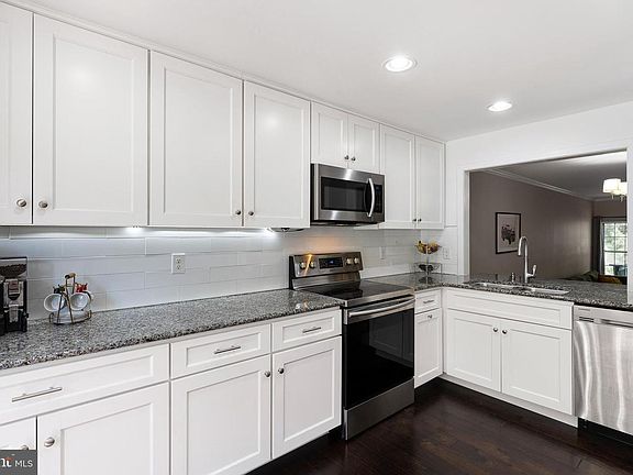 3rd image of 606 Benham Ct