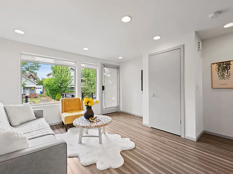 4418 Francis Ave N #B — Photo 3