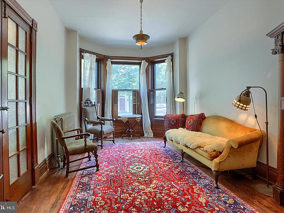 4th image of 310 E Main St