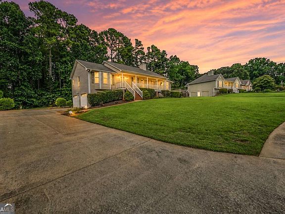 2nd image of 114 Valley Farm Ln