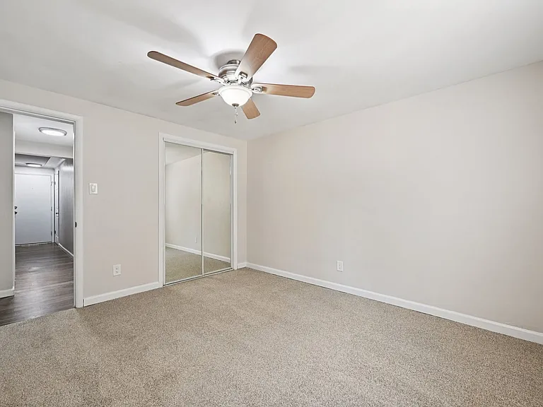Dahlia Apartments — Photo 18