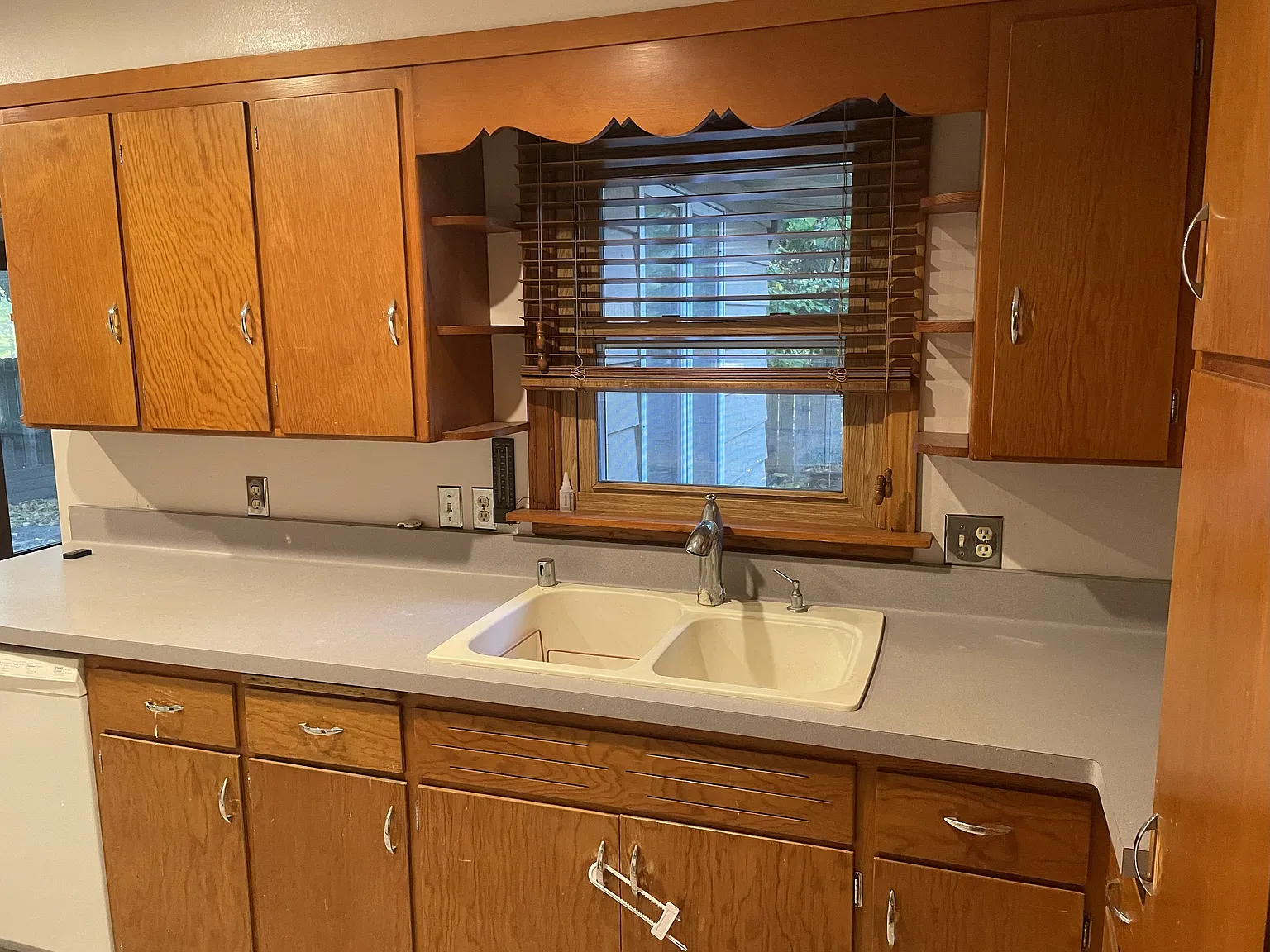 2 bed, 1.0 bath, 1400 sqft, $2,195 — Photo 2