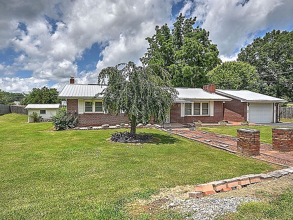 Level Front & Back Yard