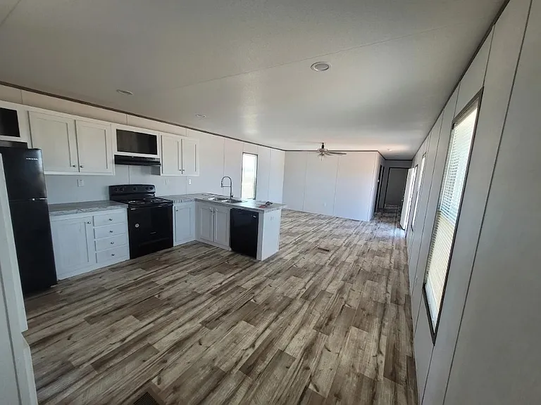 8801 Private Road 7325 — Photo 3