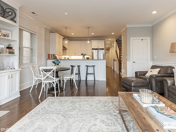 4th image of 1044 W Diversey Pkwy #3