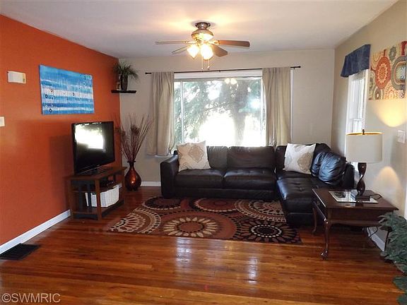 4th image of 3989 Canal Ave SW