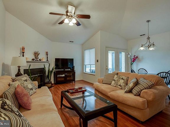 LIVING/DINGING COMBO W/ CATHEDRAL CEILINGS