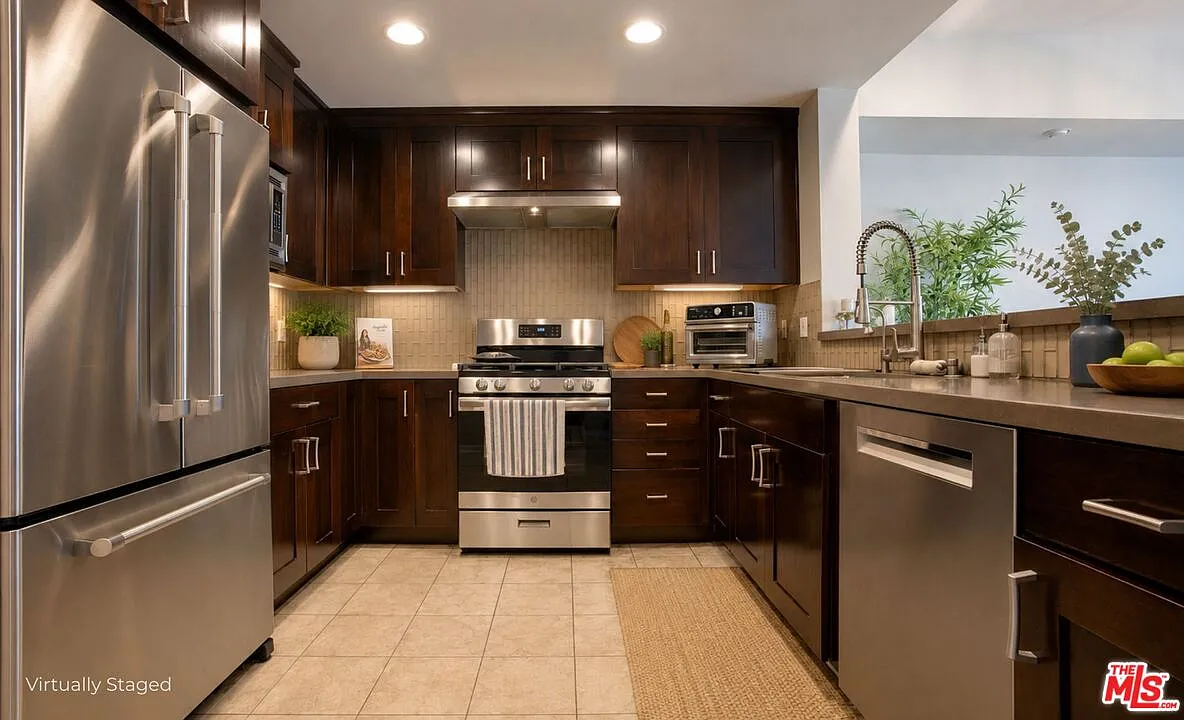 2 bed, 2.5 bath, 1620 sqft, $5,995 — Photo 2