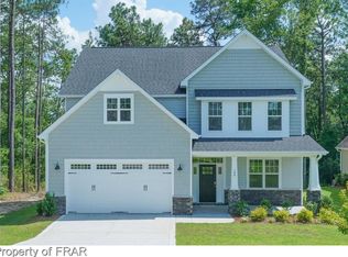 106 Falls Creek Dr, Spring Lake, NC 28390