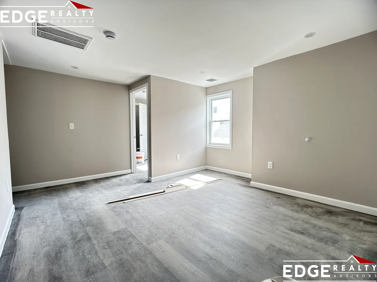 4 bed, 1300 sqft, $4,800 — Photo 3