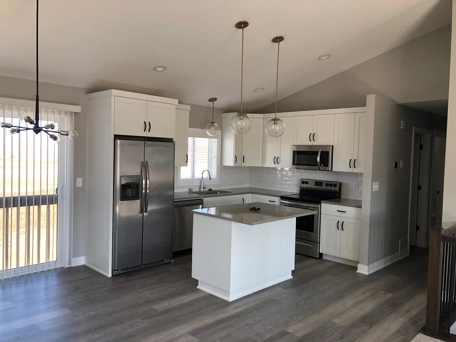 4 bed, 2416 sqft, $2,650 — Photo 2