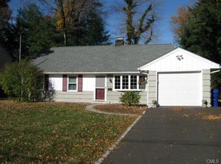 4 Saddle Rd, Norwalk, CT 06851