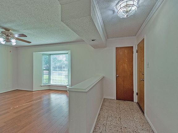 4th image of 4709 Skillman St #B