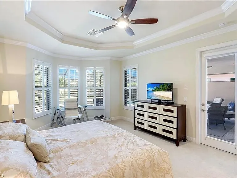 9909 Casabella Way — Photo 18