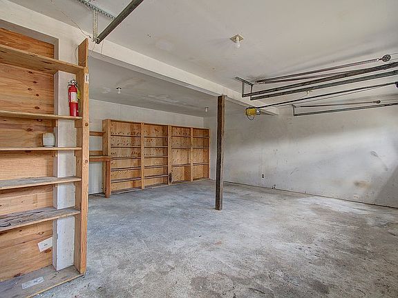 4th image of 1302 Grand Pl