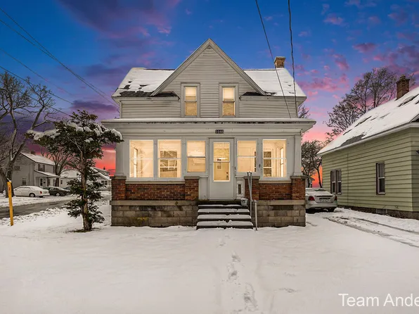 1046 Hall St SE, Grand Rapids, MI 49507