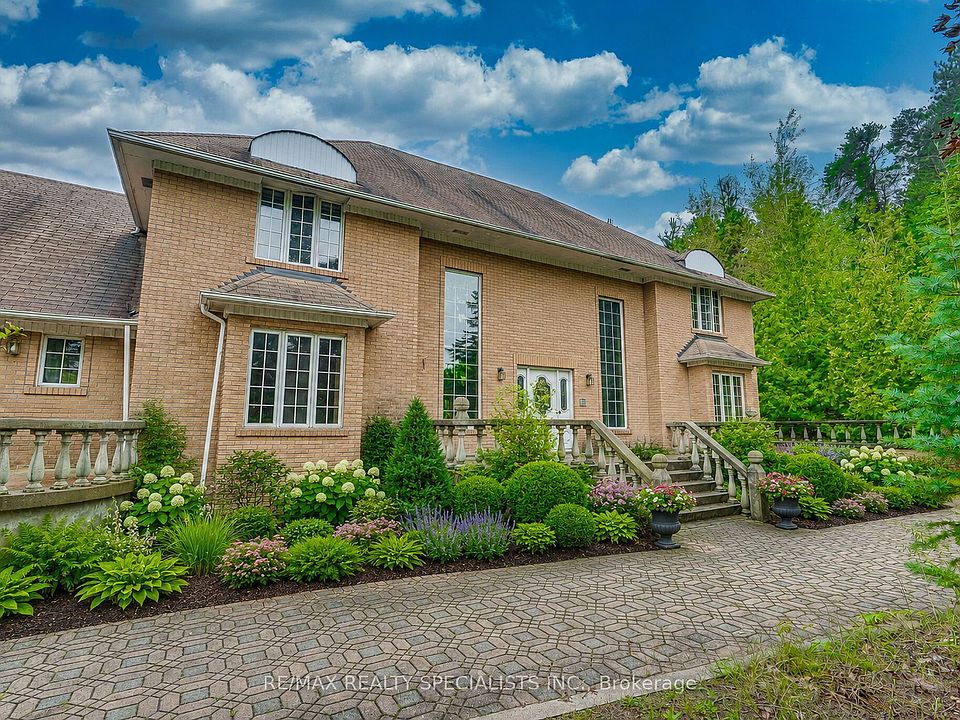 1st image of 11 Prince Andrew Dr