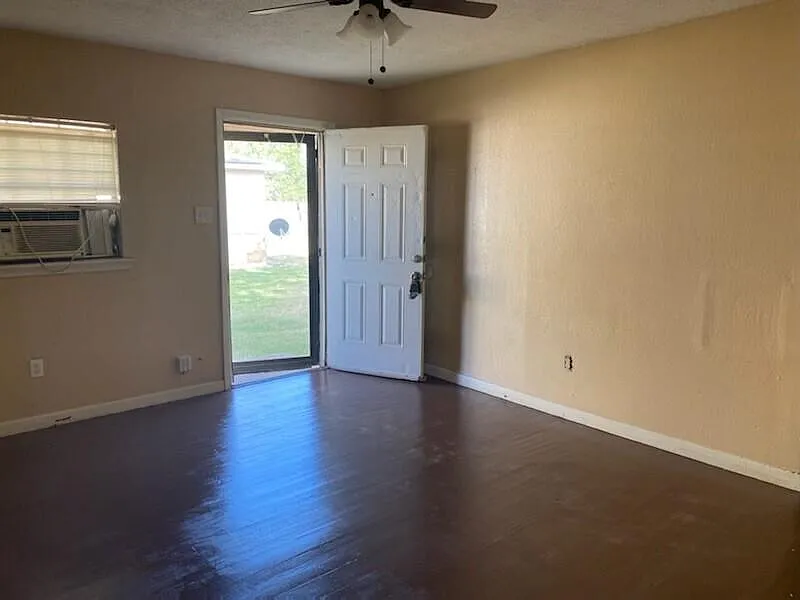 2 bed, 1.0 bath, 728 sqft, $675 — Photo 3