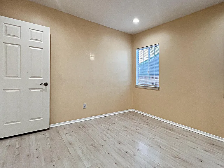 5627 Adele Ave — Photo 35