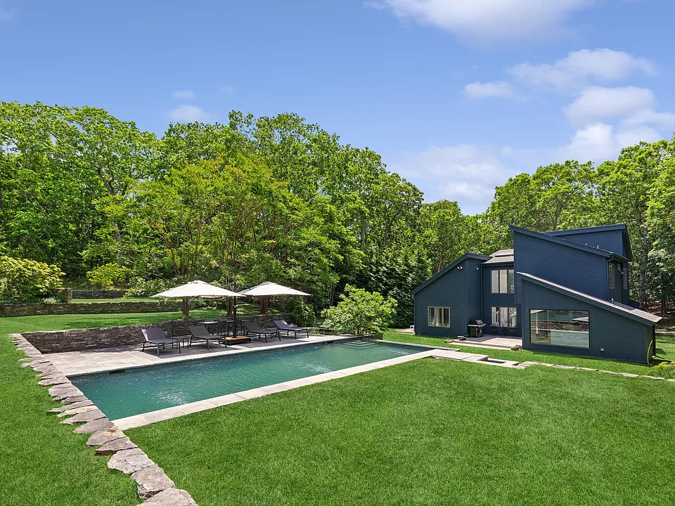 28 Pepperidge Ln