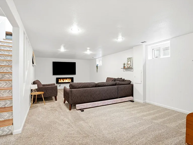 6162 Jellison Way — Photo 31