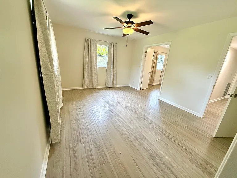512 Oakhurst St — Photo 8