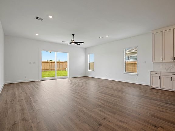 Spacious living room