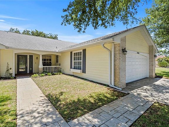 3rd image of 22606 Island Lakes Dr