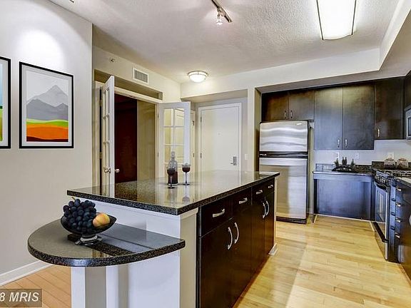 Kitchen (2 of 3)