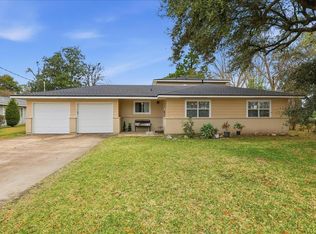 915 S 13th St #Th, Nederland, TX 77627