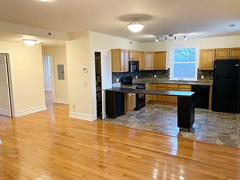 256 Franklin Ave #3C — Photo 2