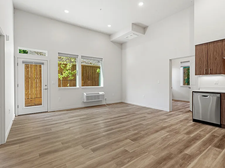 Evergreen Peak Apartments — Photo 76