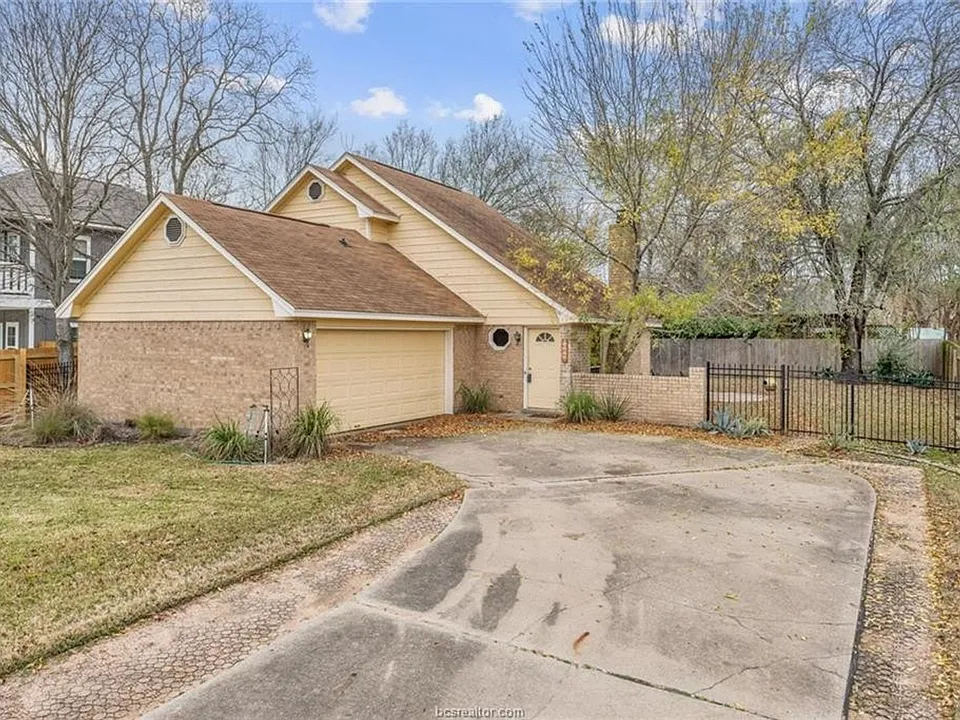 1203 Hardwood Ln