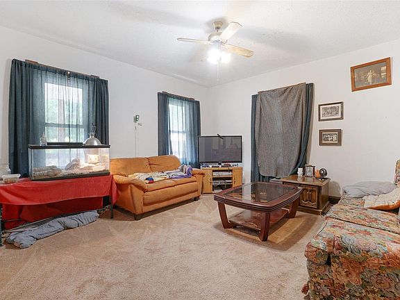 4th image of 1007 Olive St
