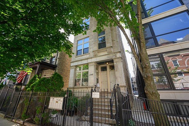 1st image of 1342 N Claremont Ave APT 3F