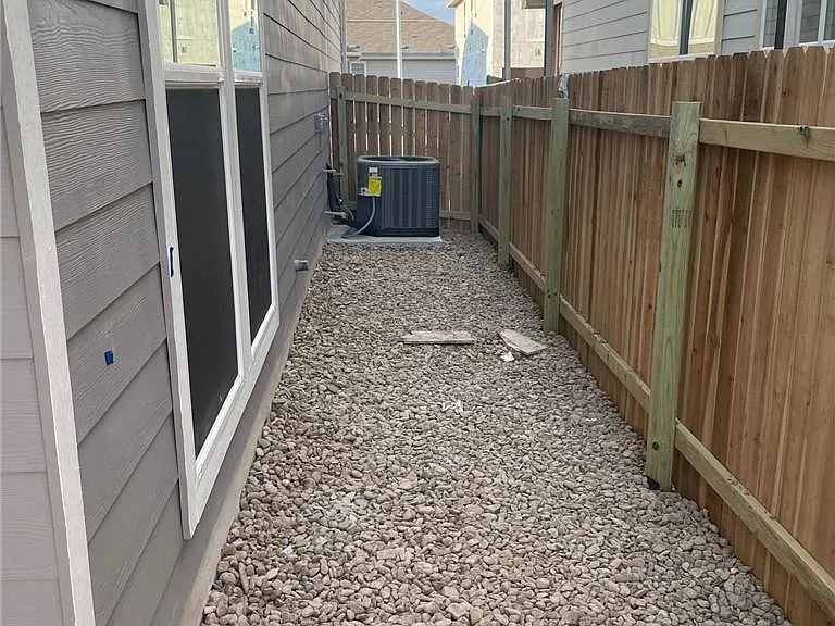 12809 Gilliland Ln — Photo 19
