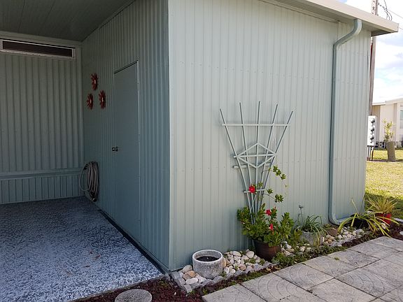 3rd image of 2997 Longview Ln