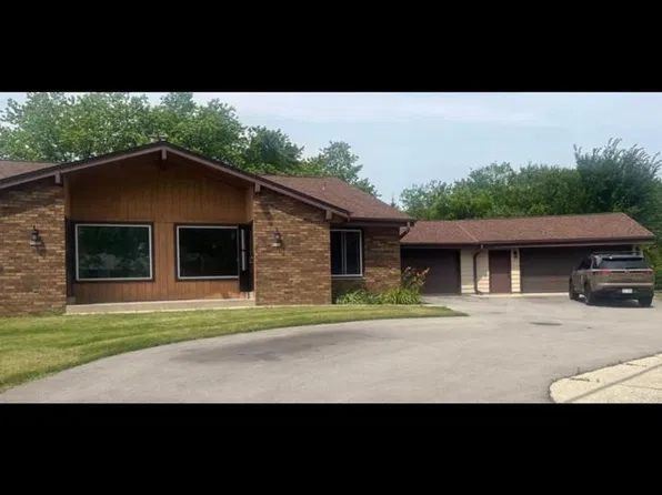 9025 S Chicago Ct #1, Oak Creek, WI 53154