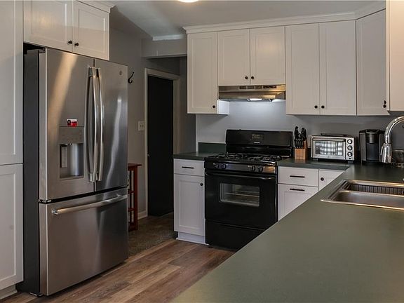 4th image of 1000 Ellsworth Dr