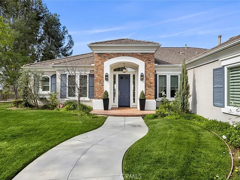 2309 Skyline Dr — Photo 4