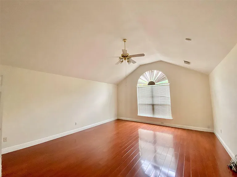 10323 Stanbrook Dr — Photo 14